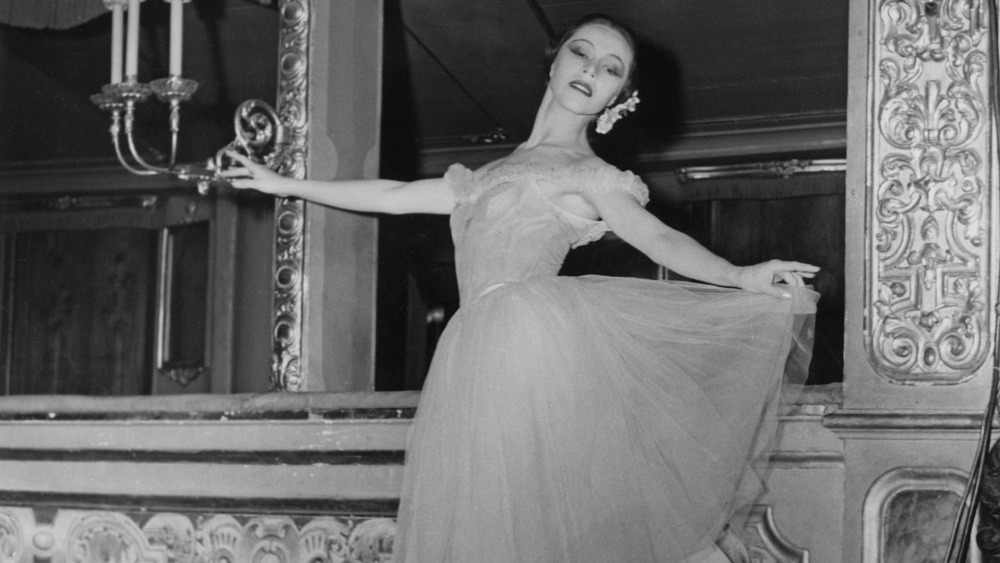 Maria Tallchief mid-ballet move 