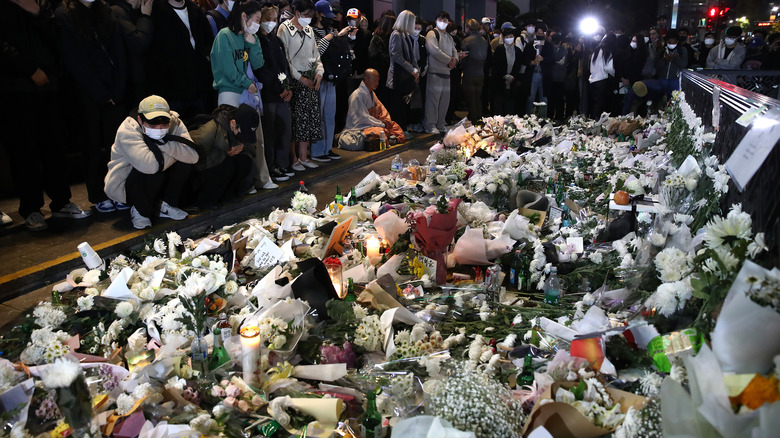 memorials to the victims of the seoul halloween crush