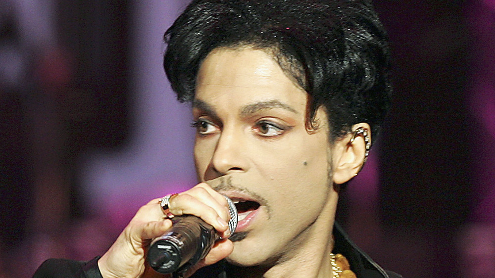 Prince singing in 2005