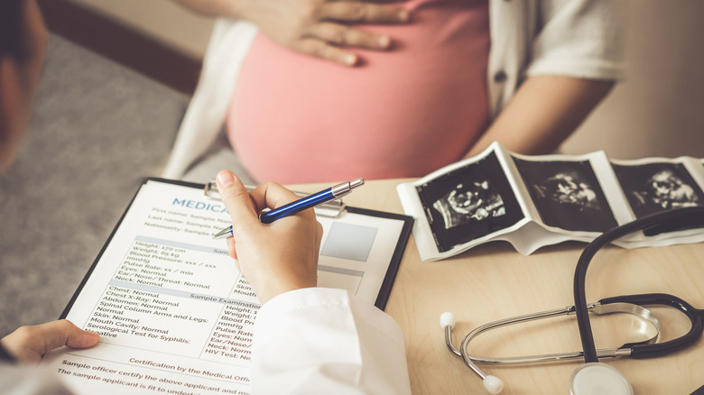 pregnant woman visiting doctor