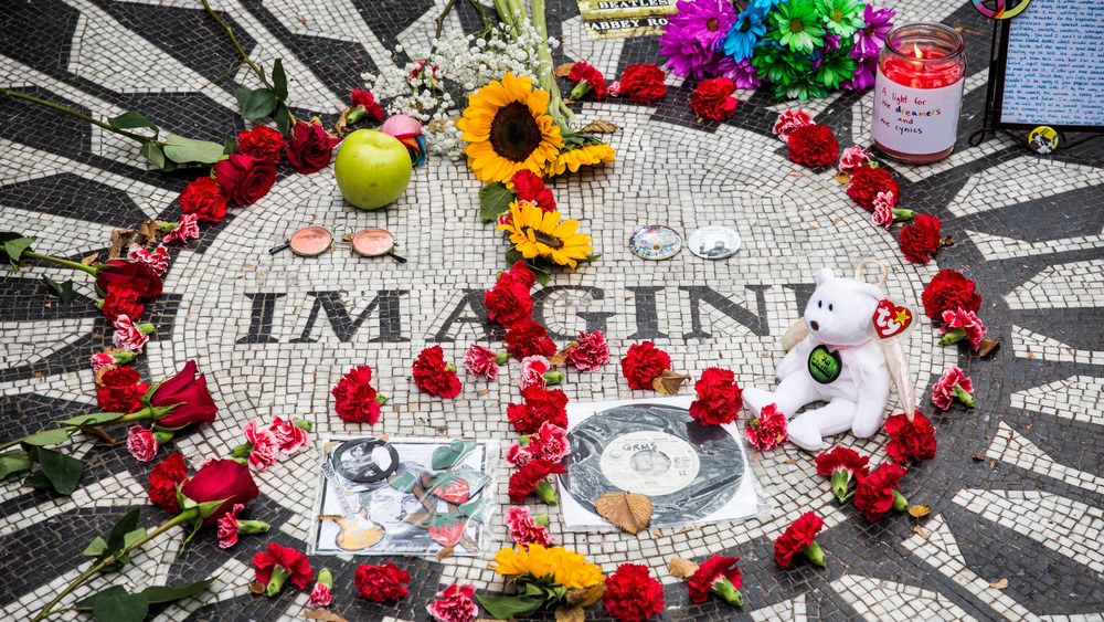 artwork on sidewalk that says "Imagine"