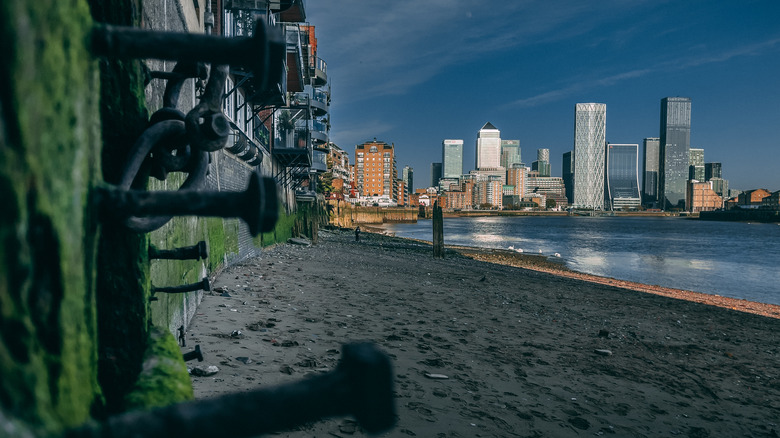 Modern-day photo of Thames River