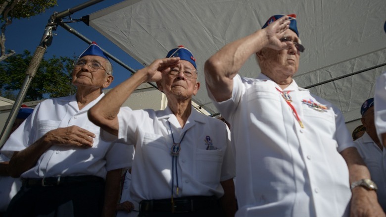 442nd veterans saluting