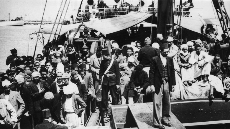 Uciekinierzy z Hajfy tłoczą się na łodzi