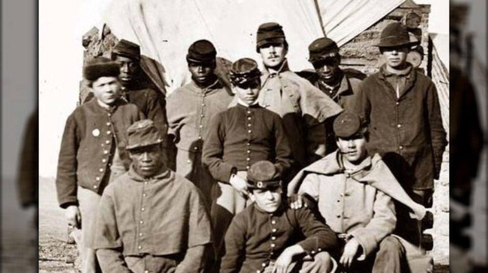 Black and white Union soldiers