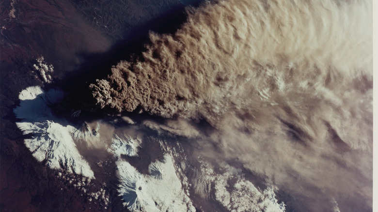 Image of volcano eruption with clouds of ash 