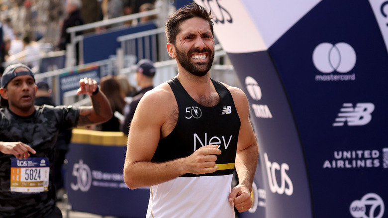 Nev Schulman running a marathon