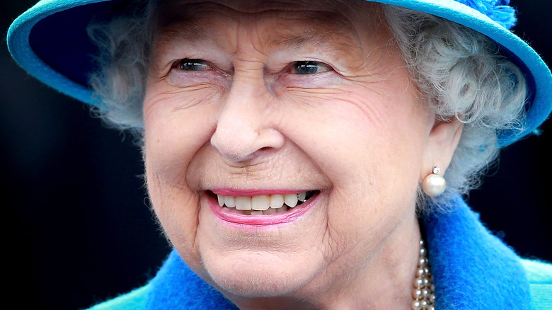 queen elizabeth in blue