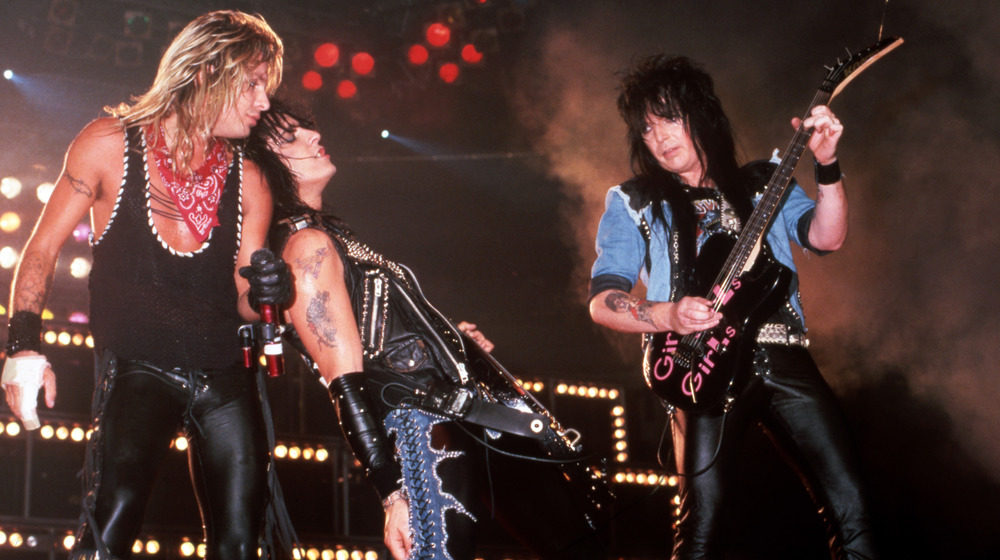 Mötley Crüe Performing