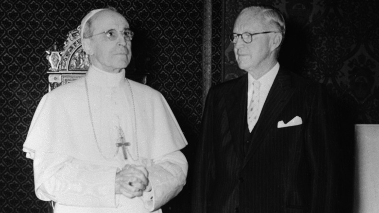  Pius XII, Joe Kennedy look up