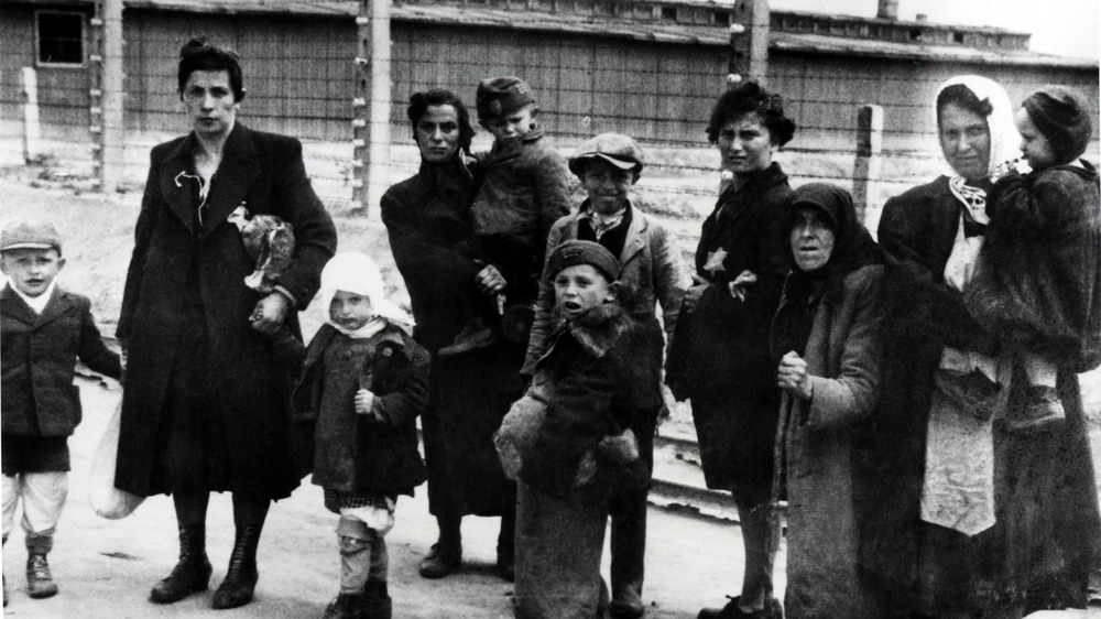 Jewish women in Auschwitz 