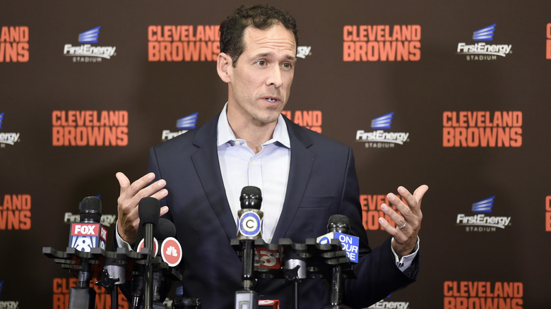 Paul DePodesta at a press conference 