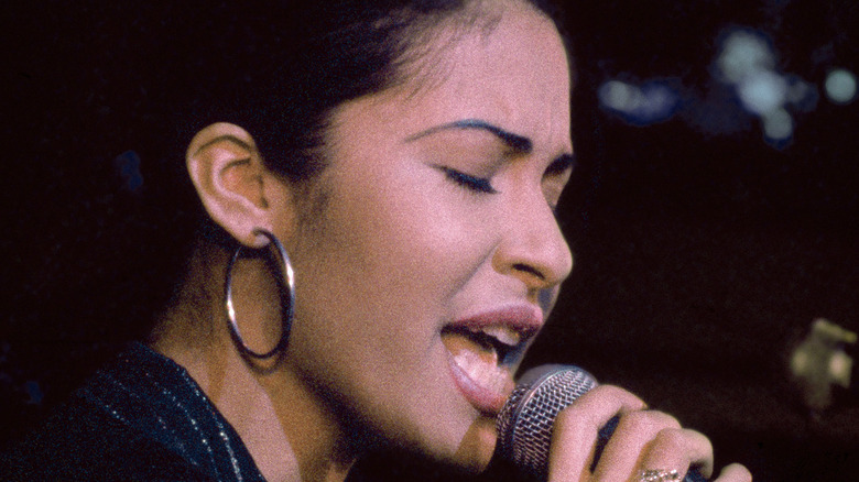 Selena singing