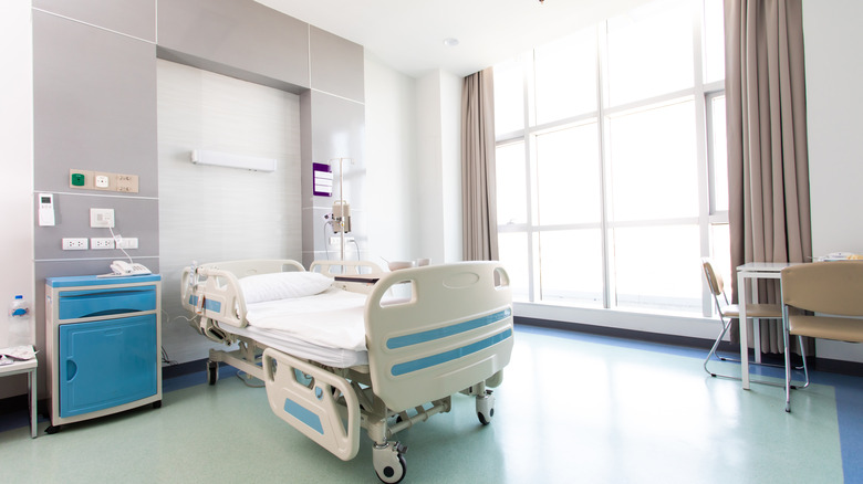 Hospital room 