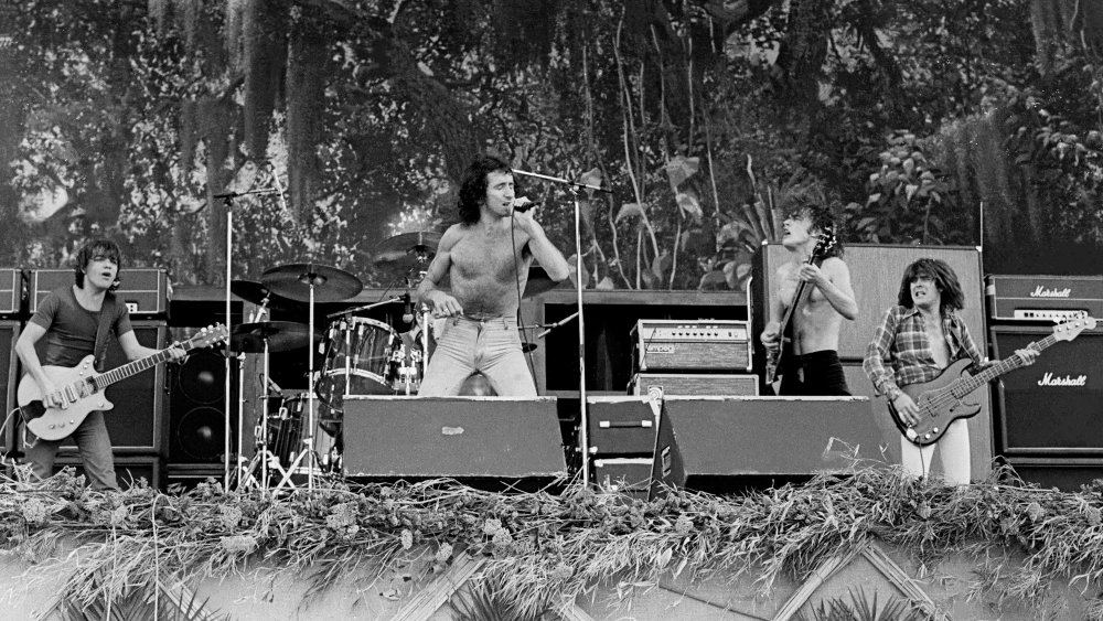 AC/DC Performing