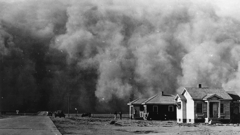 Oncoming dust storm black sunday