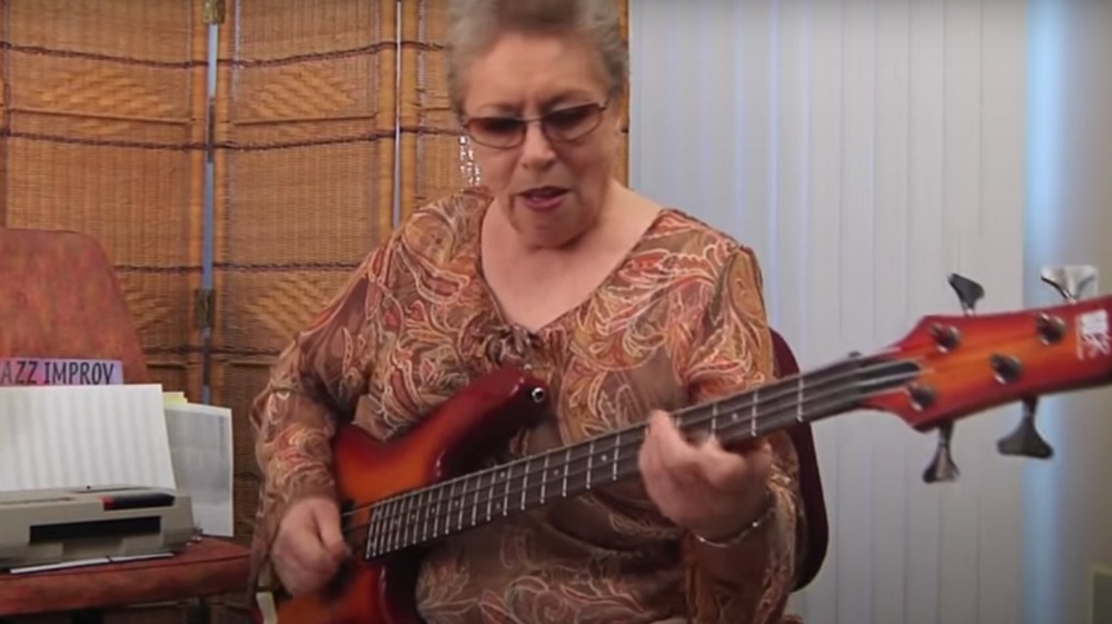 Carol Kaye playing bass