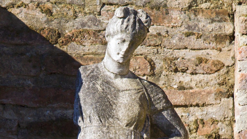 A statue of Isis