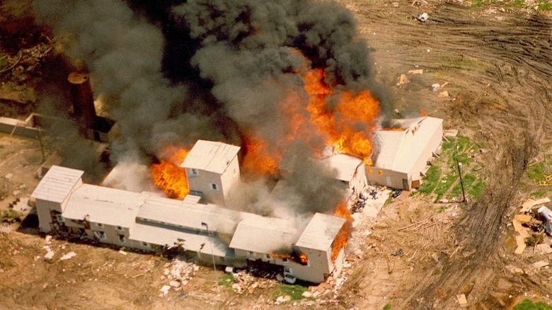Branch Davidian compound burning down
