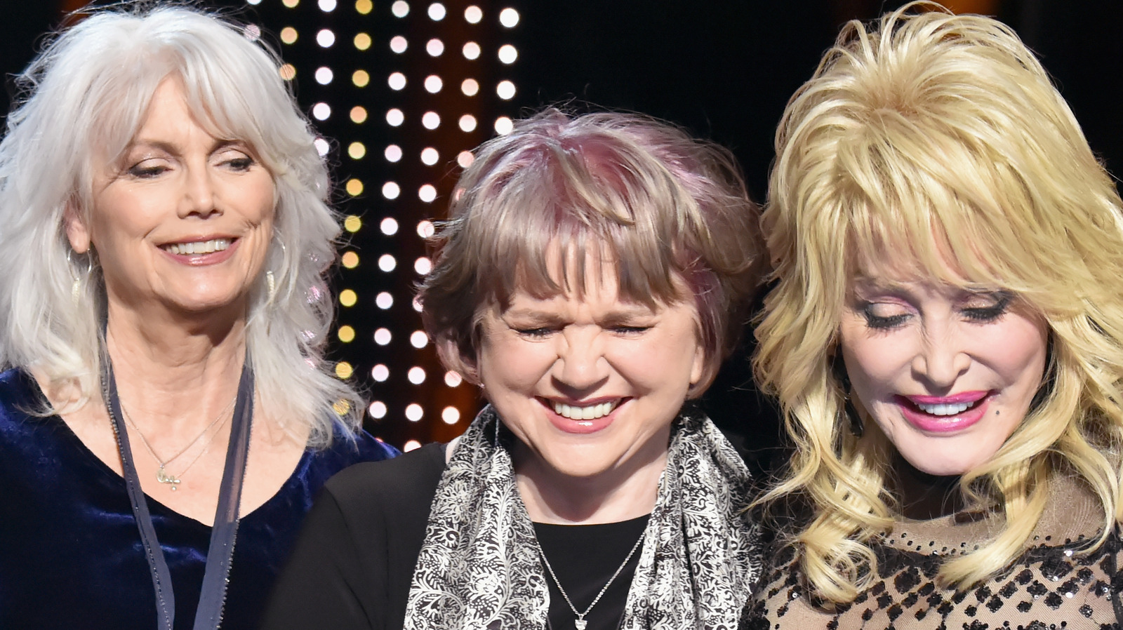 The Truth About Emmylou Harris' Relationship With Dolly Parton And Linda Ronstadt Celeb 99