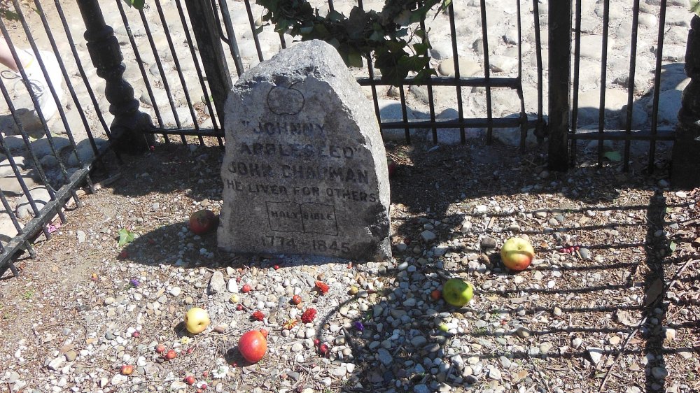 Johnny Appleseed gravesite