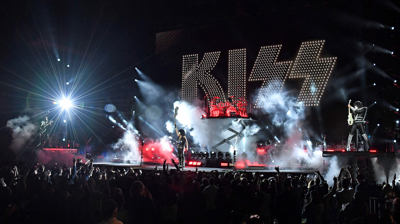 kiss on stage