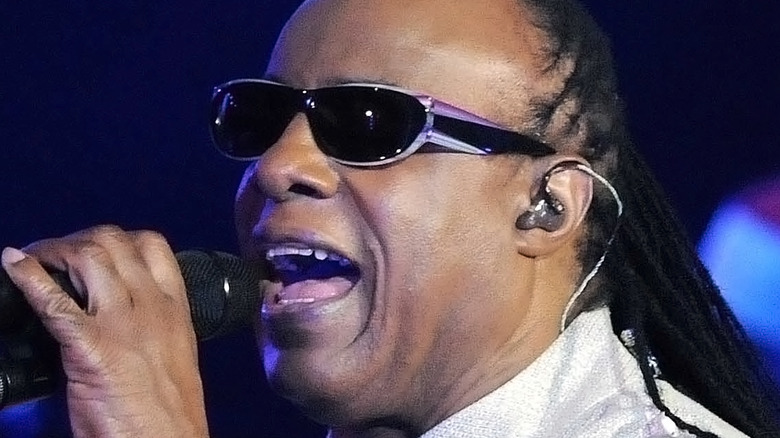 Photo of Stevie Wonder at his piano 