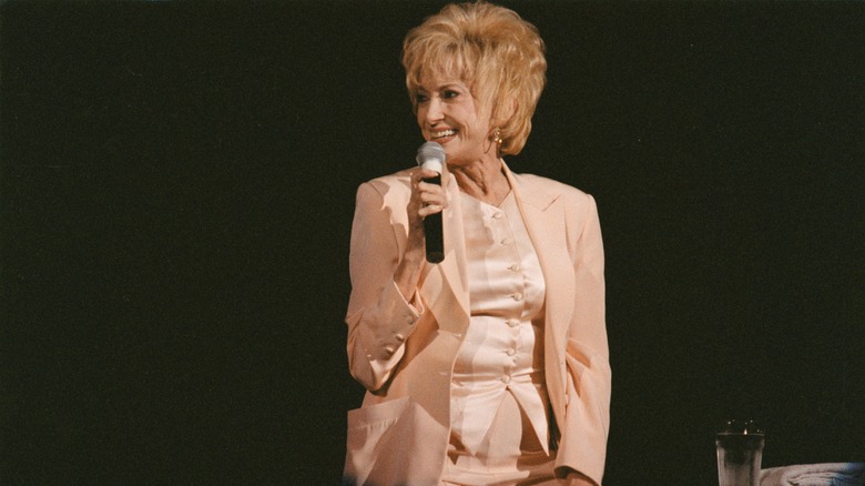 Tammy Wynette singing solo