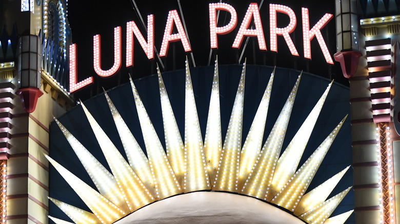 Luna Park neon sign