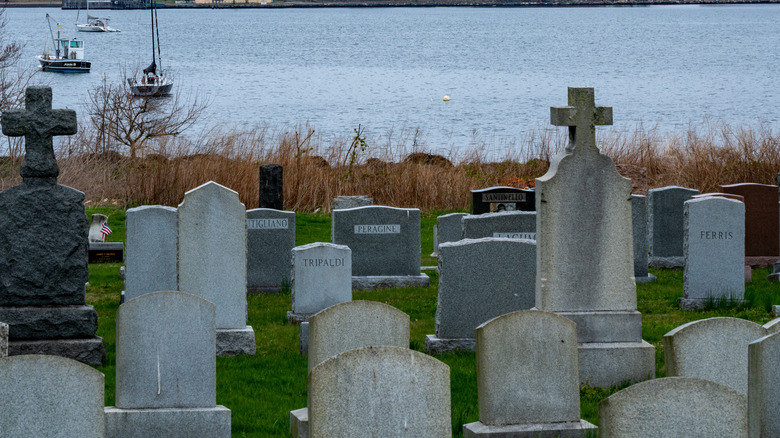 Hart Island graves