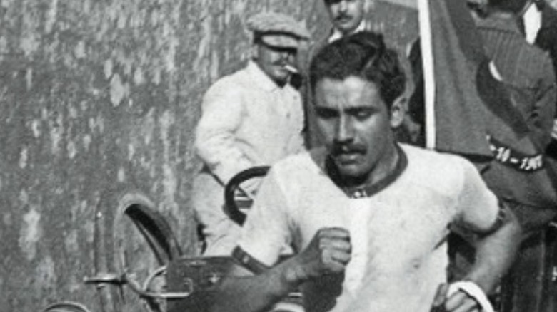 Francisco Lázaro running