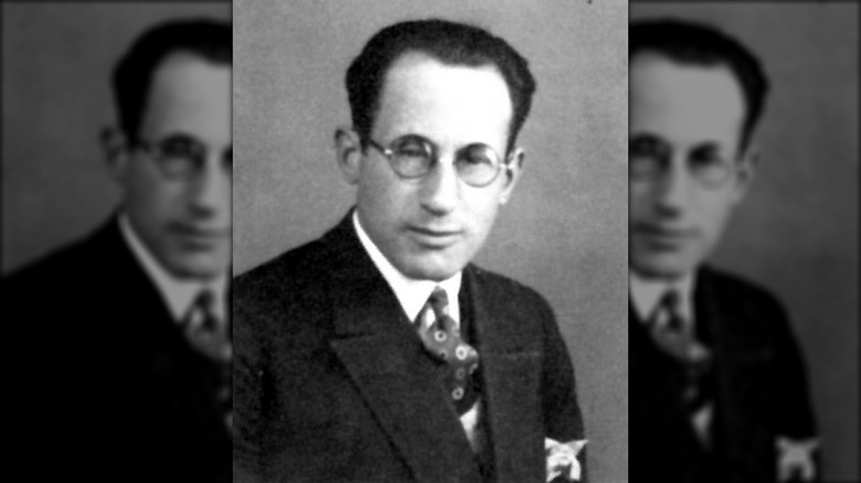 Photo portrait of Lothar Hermann, 1935