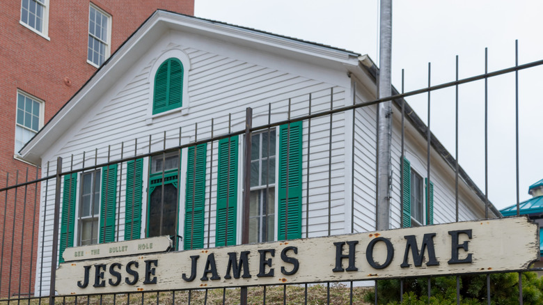 Modern photo of the house where Jesse James was murdered