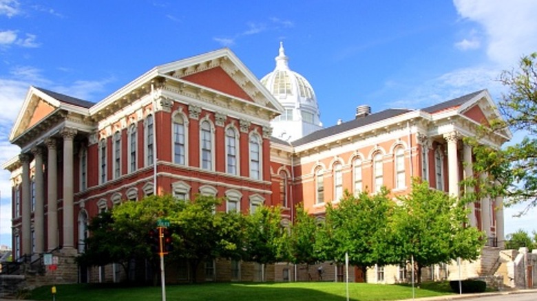 Modern photo of the exterior of the Buchanan County Courthouse