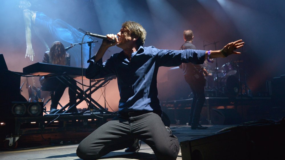 Suede performs