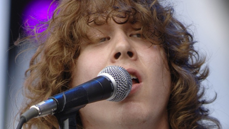 Ben Kweller sings into mic