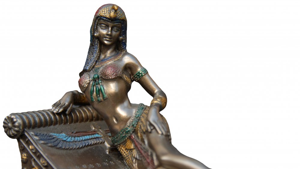 cleopatra statue