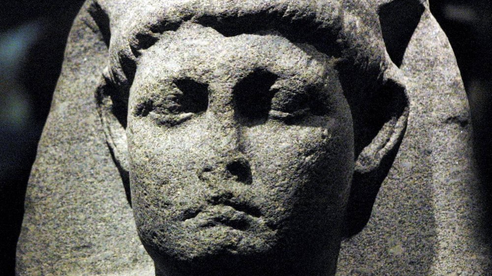 cleopatra statue
