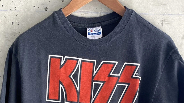 Closeup 1988 KISS concert tee