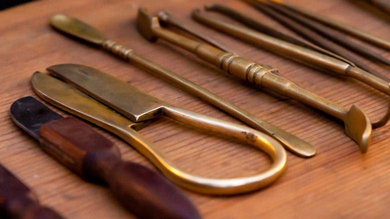 Surgical instruments