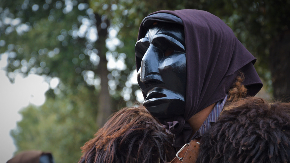 Black mask