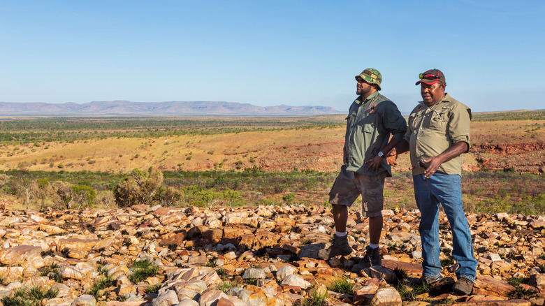 Indigenous Australians explain landscape features 