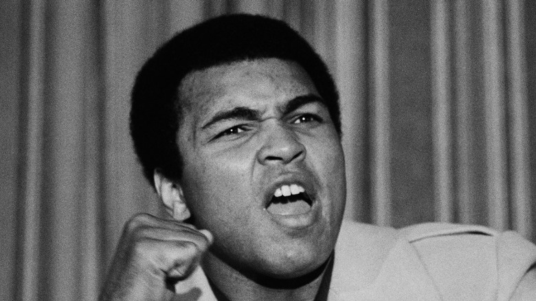 Muhammad Ali raising