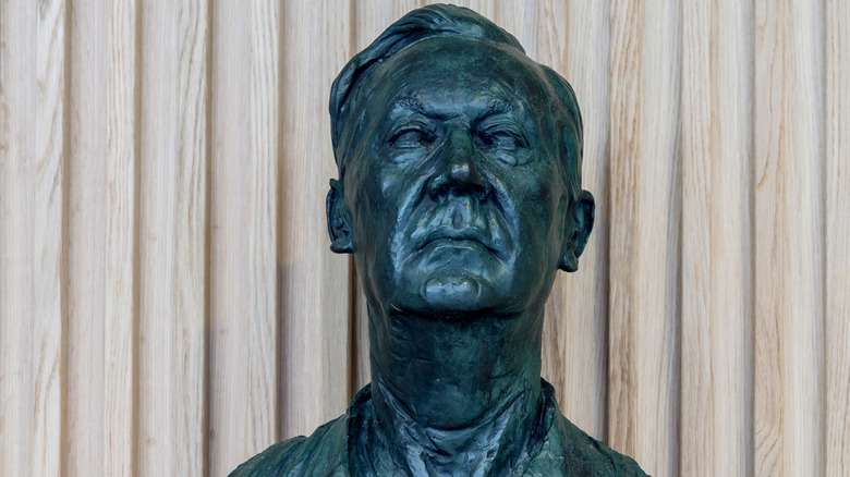 bust of axel wenner-gren