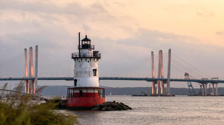 Lighthouse on the Hudson River with low sun