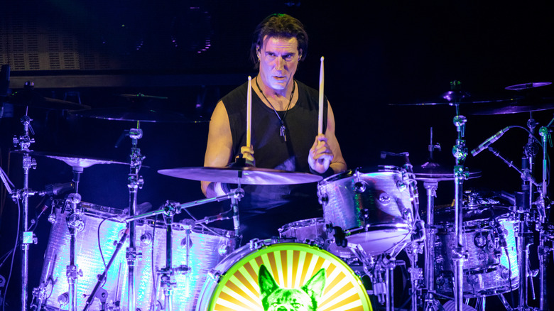 Sean Kinney plays drums with Alice in Chains