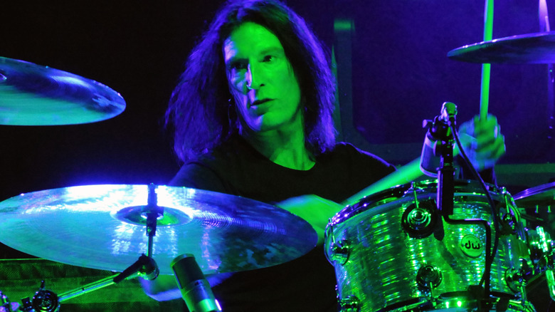 Sean Kinney drumming Alice in Chains