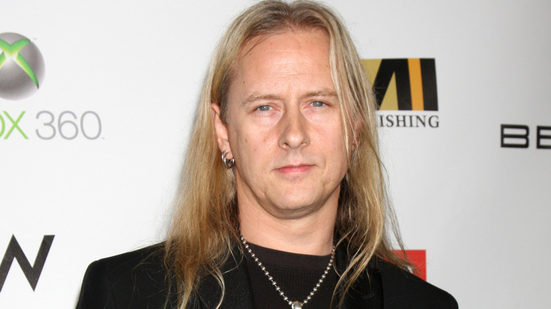 Jerry Cantrell mouth closed
