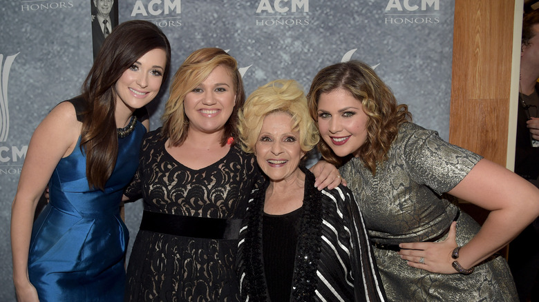 brenda lee kelly clarkson hillary scott at event