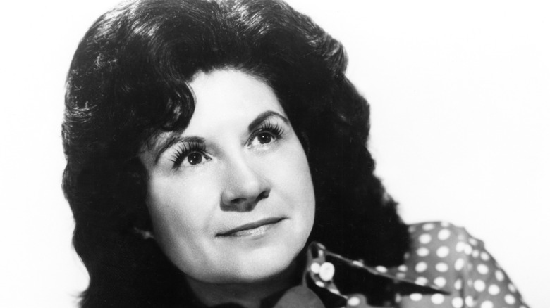Kitty Wells looking up